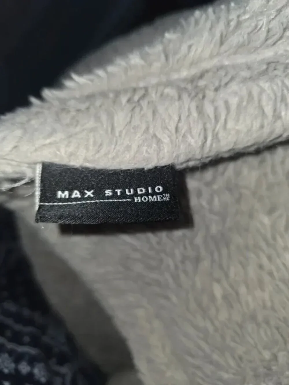 Max studio throw